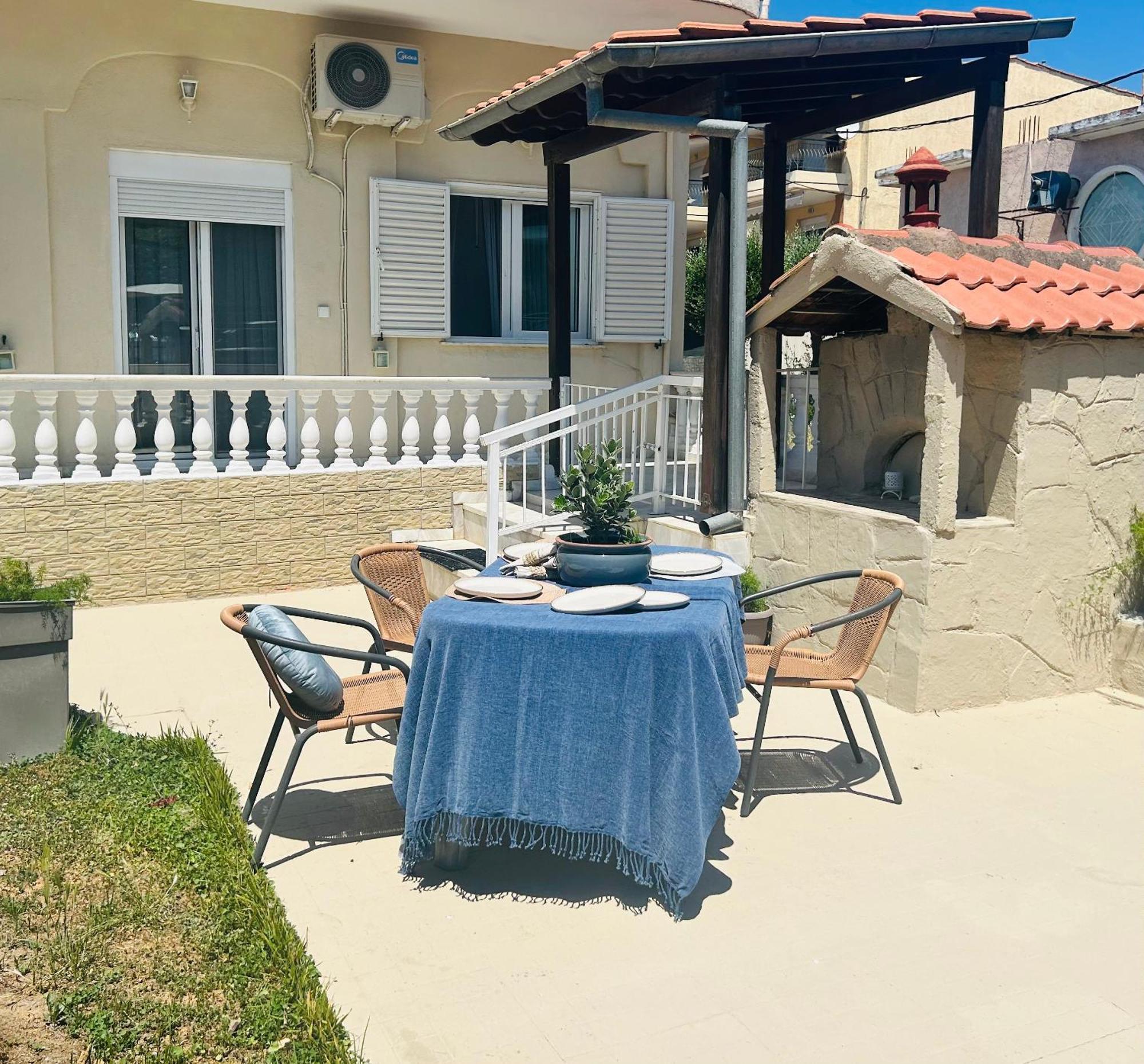 Next To The Beach Apartments Офринион Екстериор снимка